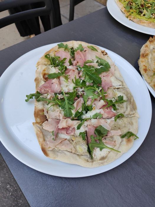 Focaccia jambon roquette